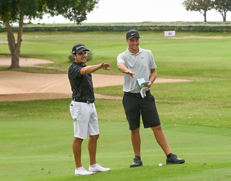 Mateo Fernandez de Oliveira and Abel Gallegos, two Argentine golfers who are united by a great friendship