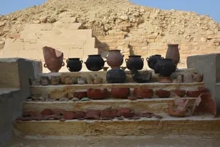Vasijas encontradas en una necrópolis de Egipto, a 30 kilómetros de El Cairo.