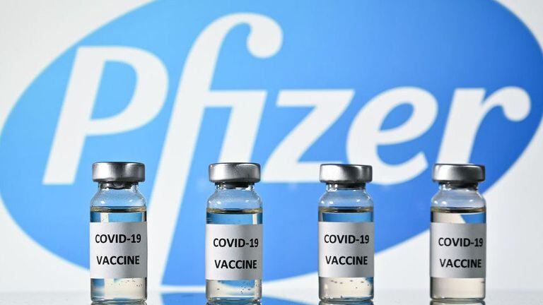 La primera vacuna aprobada por la OMS fue la de Pfizer y BioNTech