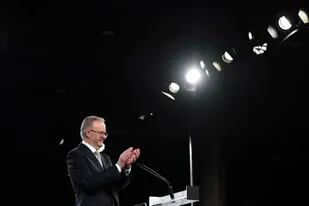 El líder opositor australiano Anthony Albanese en una concentración en  Perth, el 1 de  mayo de 2022. (Lukas Coch/AAP Image via AP)