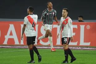 Caio Paulista festeja el primer tanto de Fluminense