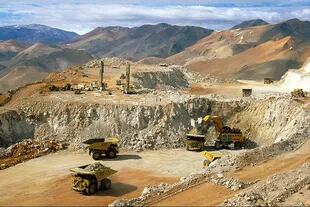 El derrame de cianuro se produjo en la mina de oro Veladero, que expllota la Barrick Gold