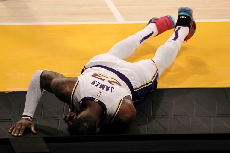 LeBron James estuvo más de 20 partidos inactivo en los Lakers por lesiones