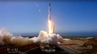 SpaceX, una de las empresas de Musk, ha sido pionera en viajes espaciales 

(SpaceX vía AP)