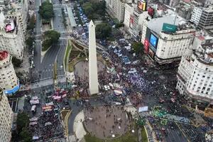 Con actos diferenciados, el kirchnerismo y la izquierda cortaron la 9 de Julio contra la “represión” en Jujuy