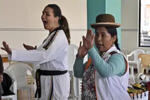 La mujer aymara que combate con taekwondo la violencia en Bolivia