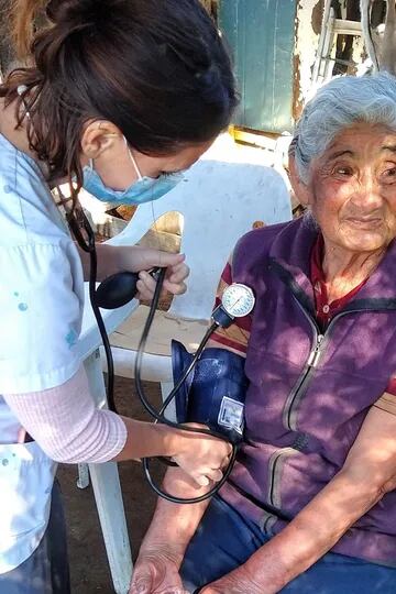 Cómo cuidan los médicos de la cordillera a los últimos trashumantes de Neuquén