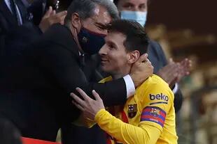 Barcelona's Lionel Messi with Barcelona president Joan Laporta after winning the Spanish Copa del Rey final 2021 against Athletic Bilbao at La Cartuja stadium in Seville, Spain, Saturday April 17, 2021. (AP Photo/Angel Fernandez)