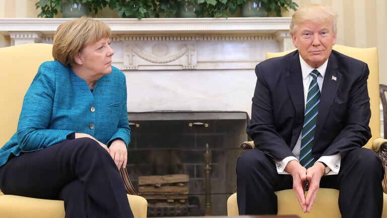 Donald Trump ni miró a Angela Merkel