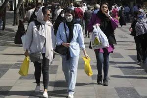 Irán endurece las penas contra las mujeres que se nieguen a usar velo o usen vestimenta “ajustada”