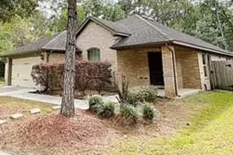 Selon le rapport, Guedes avait contracté une hypothèque au nom latin pour acheter cette maison à Lake Houston.