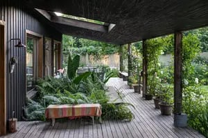 Tres trucos de paisajistas para convertir el jardín en el corazón de la casa