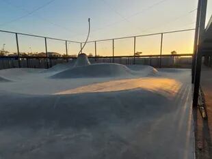 La instalación de Matías Duville en Puertos es una pista de skate que puede ser usada por expertos y principantes