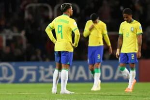 Los jugadores de Brasil se lamentan tras la derrota ante Italia, en el comienzo del Mundial Sub 20