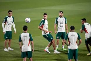 La selección de México durante una sesión de entrenamiento en Al Khor SC en Al Khor, al norte de Doha, el 23 de noviembre de 2022