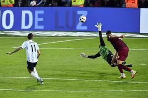 Goles de Di María y Messi y fiesta de la selección en su adiós al público antes del Mundial