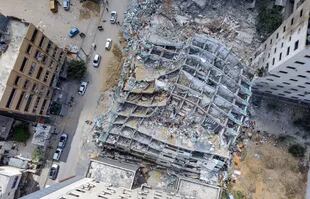Vista de un edificio derribado en Gaza