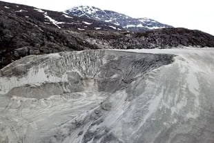 Reserva de arena junto a la única planta de concreto en Nuuk, Groenlandia,