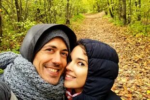 Hernán y María, en el bosque al lado de su casa, en San Petersburgo, Rusia.