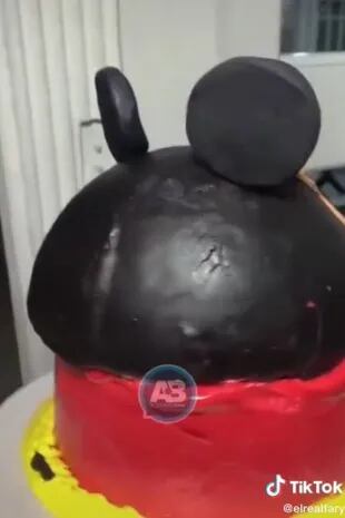 Encargó una torta inspirada en Mickey Mouse, pero lo que le envió la  panadería lo dejó sin palabras - LA NACION