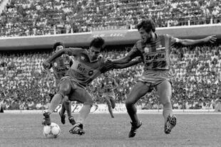 Alfredo Graciani en el partido que Boca le ganó por 4 a 1 a Rosario Central, el 22 de febrero de 1987, en la Bombonera