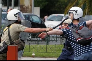 Hubo fuertes enfrentamientos entre la policía y los manifestantes