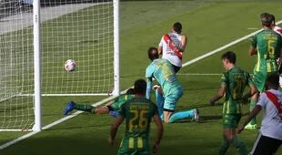 Gol de Rafael Santos Borré a Aldosivi, tras una gran jugada colectiva de River en el Monumental
