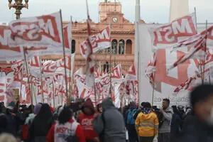 Regresan las protestas: el Gobierno relativiza su impacto, pero volvió a vallar la Casa Rosada