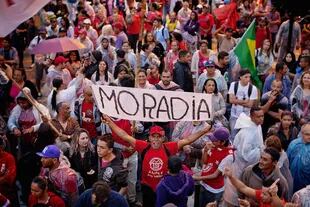 Miles de personas se manifestaron ayer en San Pablo en contra de los millonarios gastos del gobierno por el Mundial