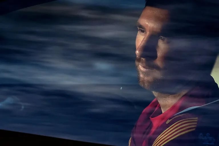 Lionel Messi è arrivato a Barcellona con 15 borse e in totale segretezza, tra le voci di un suo ritorno nel club catalano.