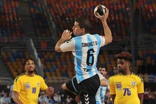 Chino Simonet es la estrella argentina; el central de 30 años reaparecerá este jueves, contra Japón, en un momento crucial del Mundial.
