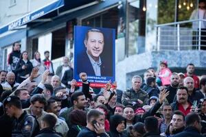 Erdogan pierde su ventaja y estiman que deberá definir en segunda vuelta tras un cuestionado recuento