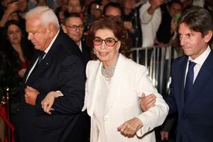 Sophia Loren sigue dejando huella allí por donde pisa. La legendaria actriz italiana participó en un evento en el restaurante que lleva su nombre en la ciudad de Milán