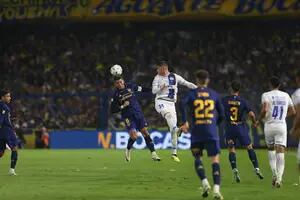 Se define la Zona B de la Copa de la Liga: Boca gana con gol de Cavani y festeja, y Racing sigue en carrera