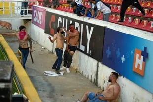 Brutal ataque a un hincha de Atlas en el estadio Corregidora, de Querétaro