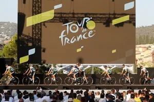 Empieza el Tour, con 176 ciclistas y el público retando al virus durante 3400 km