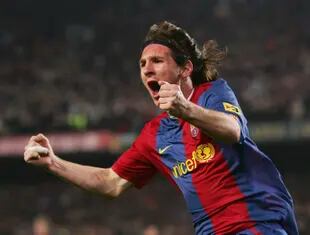 El estreno goleador con un hat-trick: Lionel Messi tardó cuatro clásicos para convertir y se descargó con tres goles en el empate 3-3, del 10 de marzo de 2007