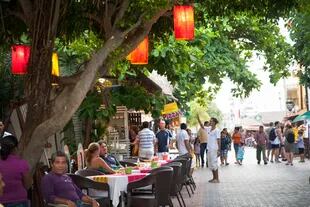 La Quinta Avenida, el lugar ideal para regatear y llevarse los mejores recuerdos de la Riviera Maya.
