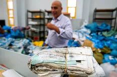 Los palestinos recibieron toneladas de cartas y objetos tras 8 años de bloqueo