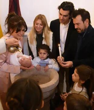 Isabel Macedo y Juan Manuel Urtubey celebraron el bautismo  de su segunda hija, Julia