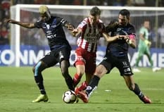 Unión debutó con un triunfo sobre Independiente del Valle y dos penales errados
