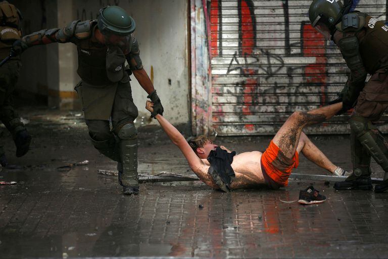 Un duro informe de Human Rights Watch condena la represión policial en Chile