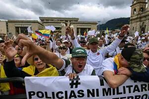 Los colombianos se vistieron de blanco para decirle no al terrorismo