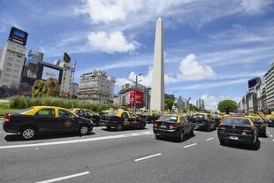 Gran cantidad de taxis en la zona del obelisco