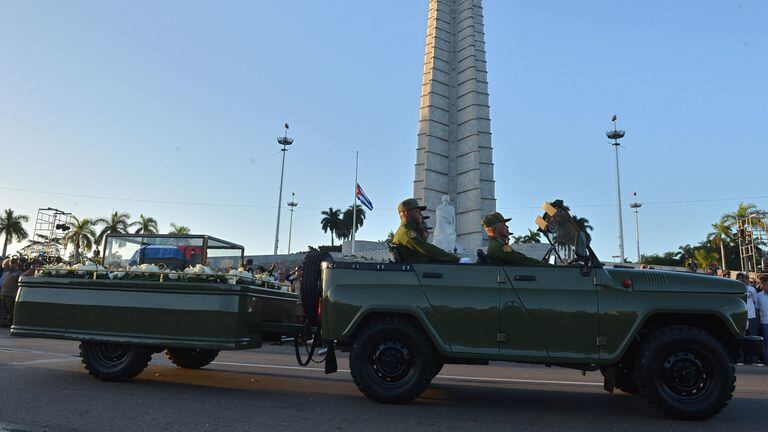 Está previsto que la caravana llegue el sábado a Santiago, en el este del país, donde se realizará el sepelio del fundador de la Revolución cubana