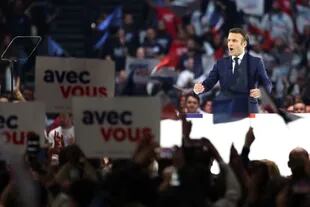 El presidente Emmanuel Macron durante un acto de campaña en París, el sábado 2 de abril de 2022
