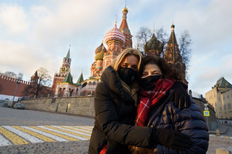 Cecilia Nicolini y Carla Vizzotti durante uno de sus viajes a Rusia