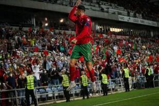 El clásico festejo de Cristiano Ronaldo en uno de sus tres goles a Luxemburgo