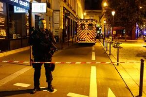 París: qué se sabe sobre el agresor que acuchilló a varias personas y mató a una