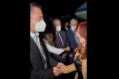Así llegó anoche Cristina Kirchner a Honduras, donde tuvo un recibimiento familiar